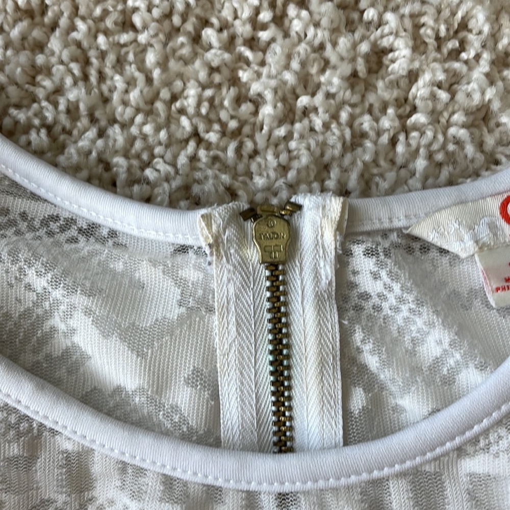Guess Top - Picture 6 of 6